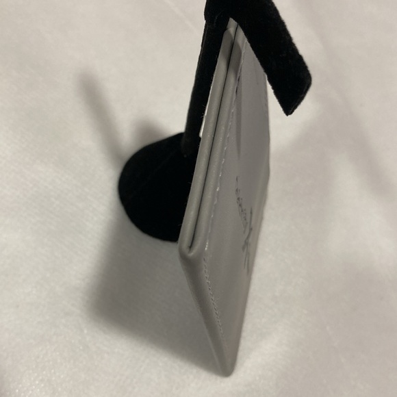 NWOT - Celebrity Cruises Embossed Gray Vegan Leather Double Sided Card Holder - Picture 6 of 7